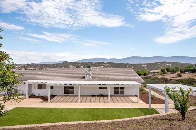 30552 Callejo Feliz Terrace, Valley Center, CA 92082