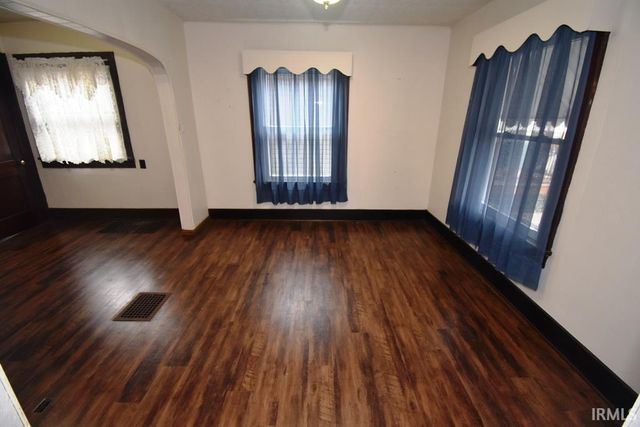 1210 S Columbia Street, Frankfort, IN 46041