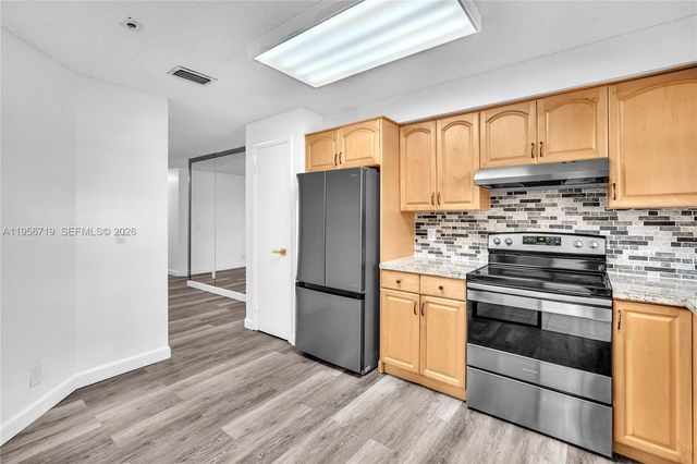 3405 Emerald Oaks Dr 207, Hollywood, FL 33021