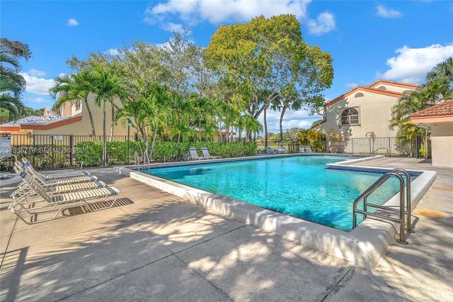 3405 Emerald Oaks Dr 207, Hollywood, FL 33021