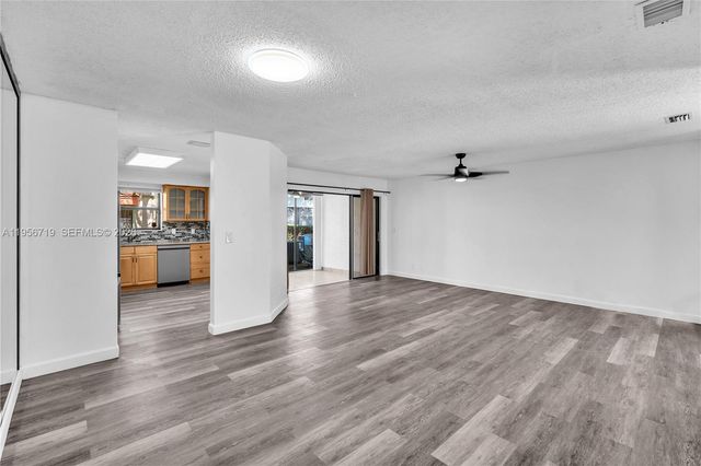 3405 Emerald Oaks Dr 207, Hollywood, FL 33021