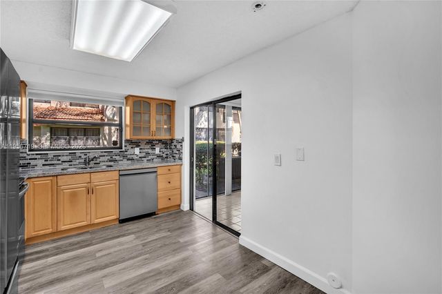 3405 Emerald Oaks Dr 207, Hollywood, FL 33021