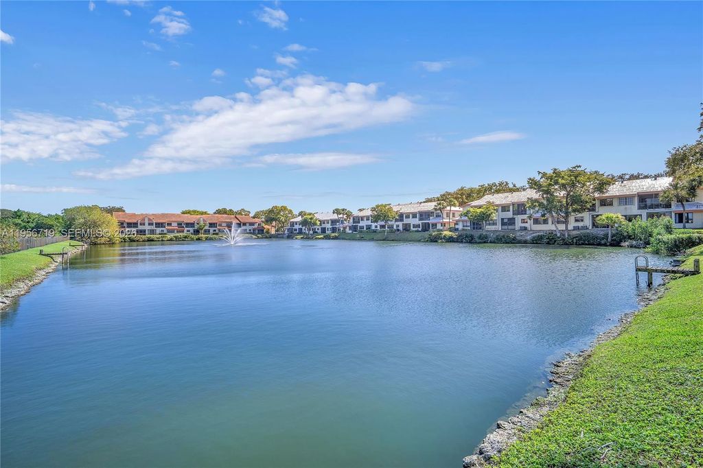 3405 Emerald Oaks Dr 207, Hollywood, FL 33021