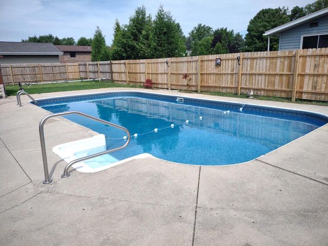 200 Main STREET, Belgium, WI 53004