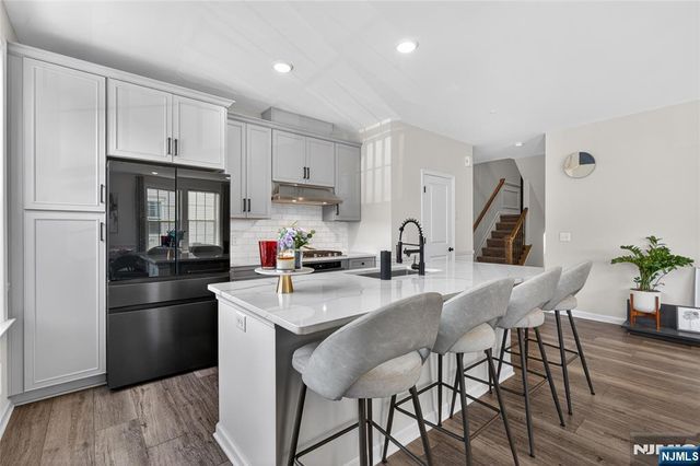 29 Arnold Drive, Wood Ridge, NJ 07075