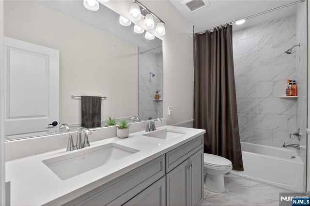 29 Arnold Drive, Wood Ridge, NJ 07075