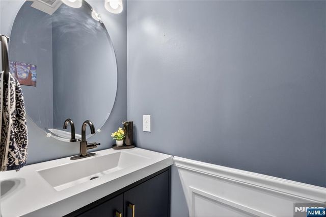 29 Arnold Drive, Wood Ridge, NJ 07075