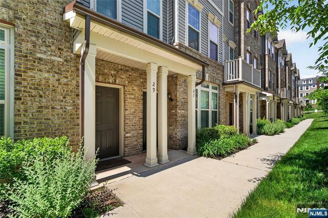 29 Arnold Drive, Wood Ridge, NJ 07075