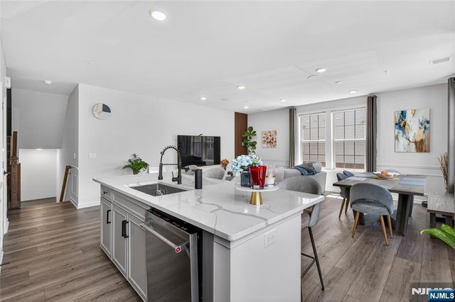 29 Arnold Drive, Wood Ridge, NJ 07075