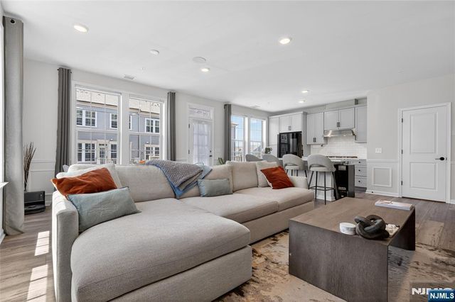 29 Arnold Drive, Wood Ridge, NJ 07075