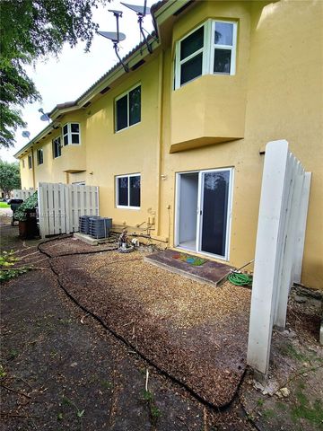 940 NE 33rd Terrace 102, Homestead, FL 33033
