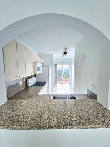 940 NE 33rd Terrace 102, Homestead, FL 33033