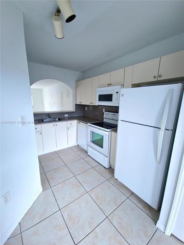940 NE 33rd Terrace 102, Homestead, FL 33033