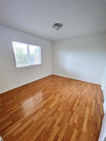 940 NE 33rd Terrace 102, Homestead, FL 33033