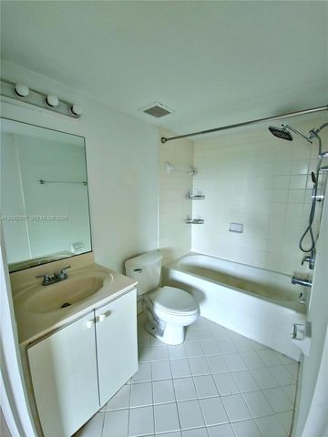 940 NE 33rd Terrace 102, Homestead, FL 33033