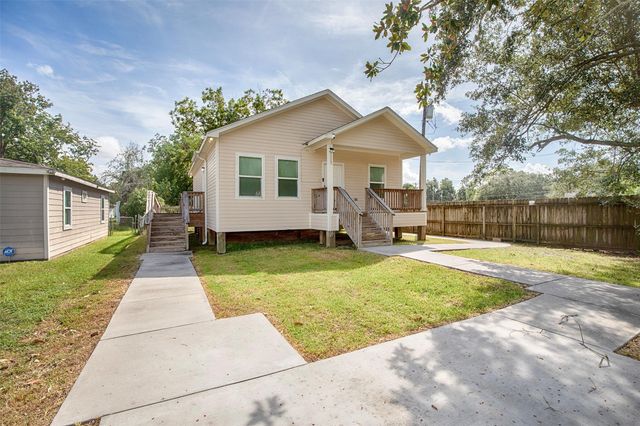 1125 Lake Road, La Marque, TX 77568
