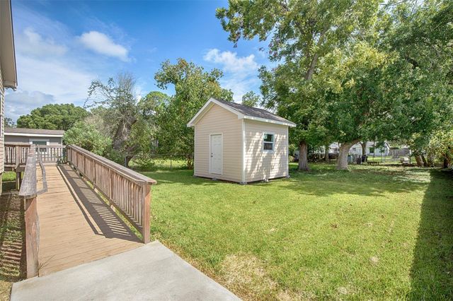1125 Lake Road, La Marque, TX 77568