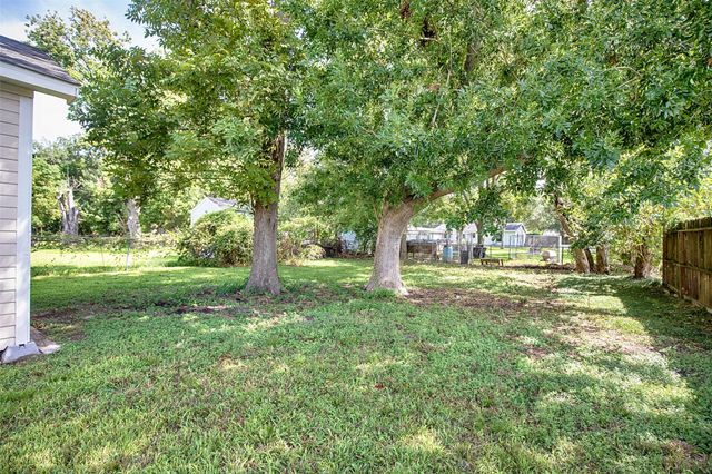 1125 Lake Road, La Marque, TX 77568