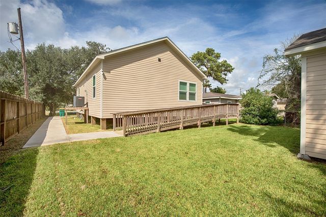 1125 Lake Road, La Marque, TX 77568