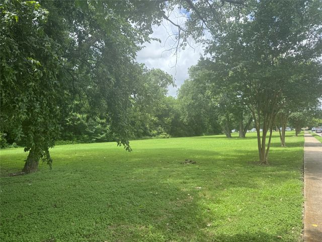 2447 E Pentagon Parkway, Dallas, TX 75241