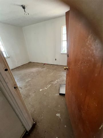2447 E Pentagon Parkway, Dallas, TX 75241