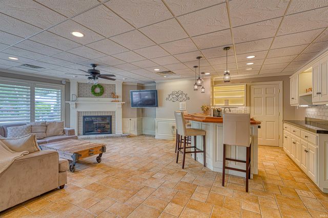 5800 Temper Trail Court, Evansville, IN 47720