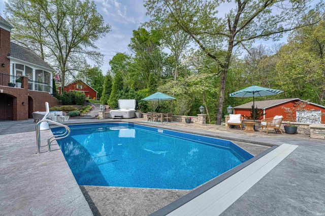 5800 Temper Trail Court, Evansville, IN 47720