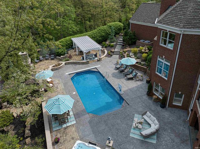 5800 Temper Trail Court, Evansville, IN 47720