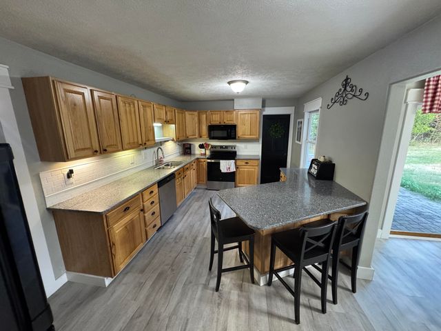 4914 West Farm Road 82, Springfield, MO 65803