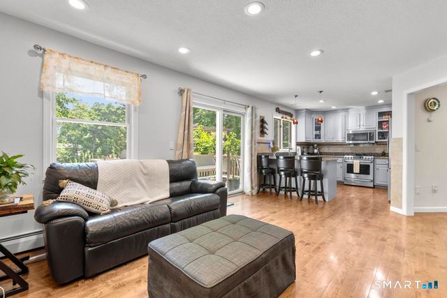 2 Brickham Way, Burlington, CT 06013