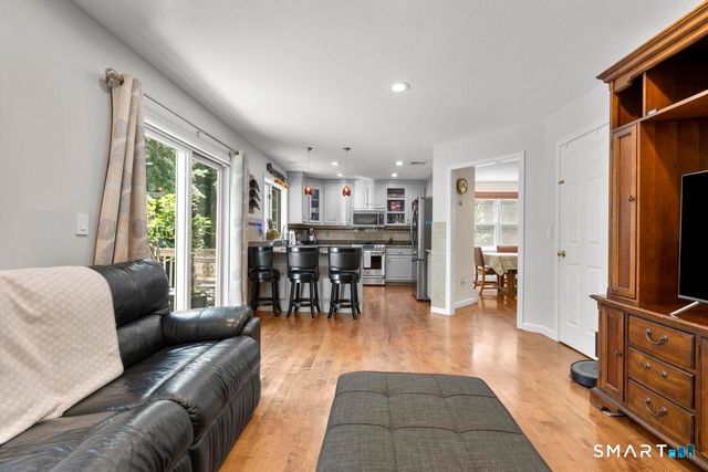 2 Brickham Way, Burlington, CT 06013