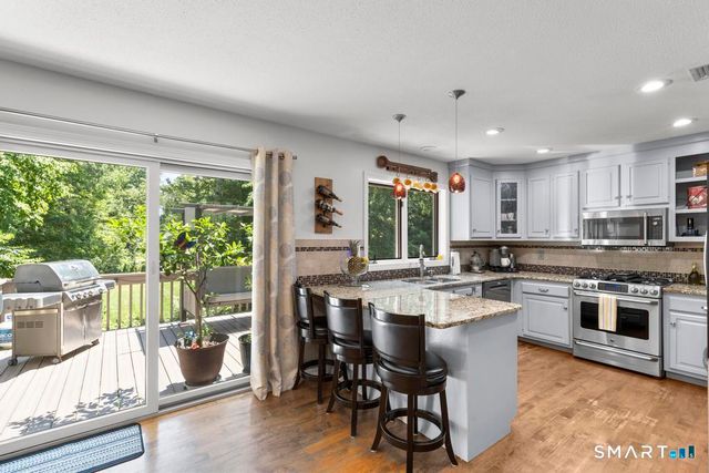 2 Brickham Way, Burlington, CT 06013