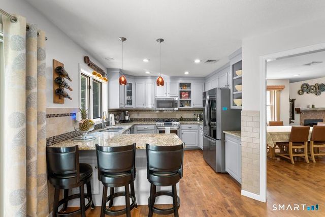 2 Brickham Way, Burlington, CT 06013