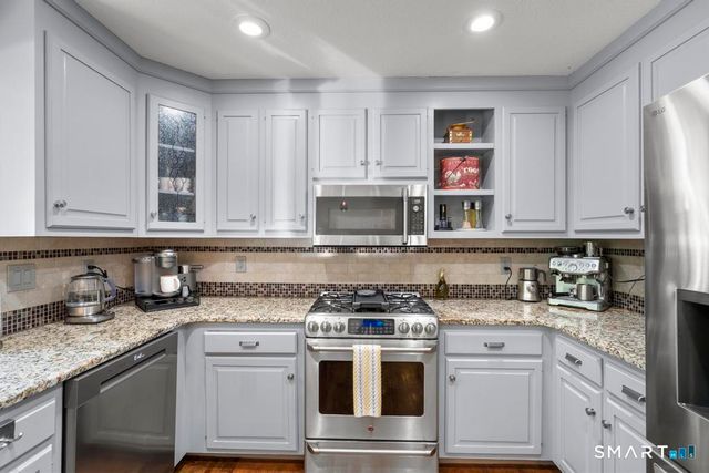 2 Brickham Way, Burlington, CT 06013
