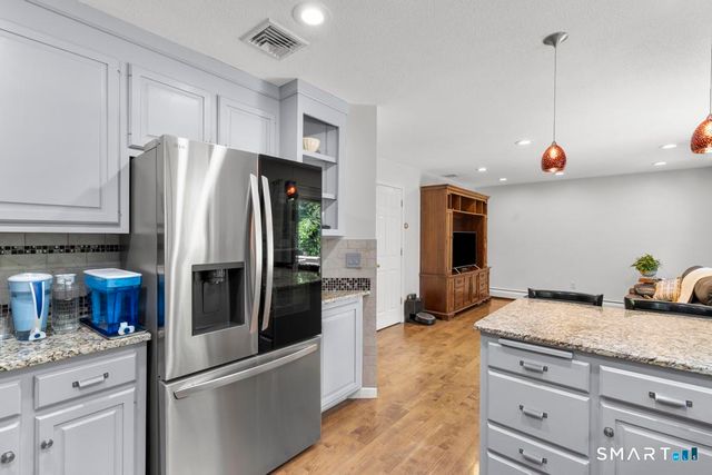 2 Brickham Way, Burlington, CT 06013