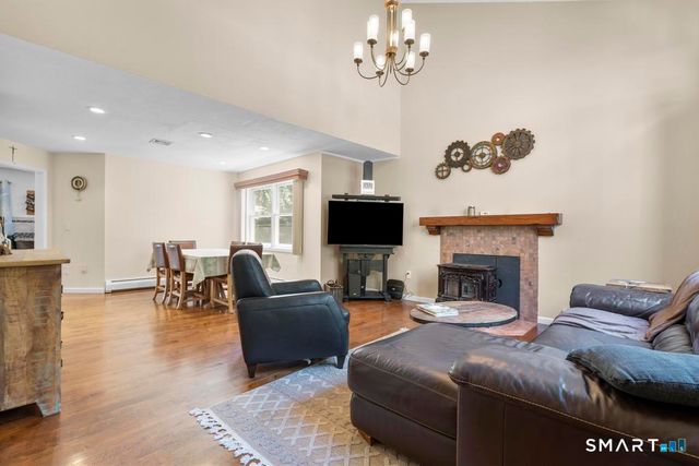 2 Brickham Way, Burlington, CT 06013