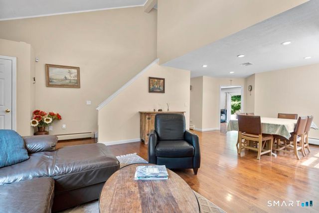 2 Brickham Way, Burlington, CT 06013