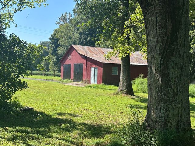 1865 Blair School Road, Russell Springs, KY 42642