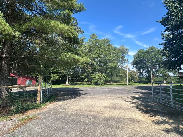 1865 Blair School Road, Russell Springs, KY 42642