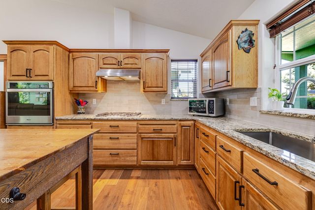 3350 NE Stonebrook Loop, Bend, OR 97701