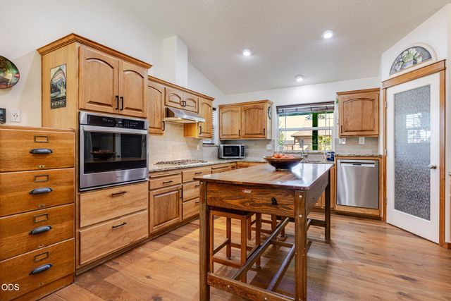 3350 NE Stonebrook Loop, Bend, OR 97701