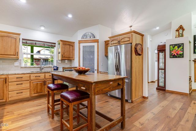 3350 NE Stonebrook Loop, Bend, OR 97701