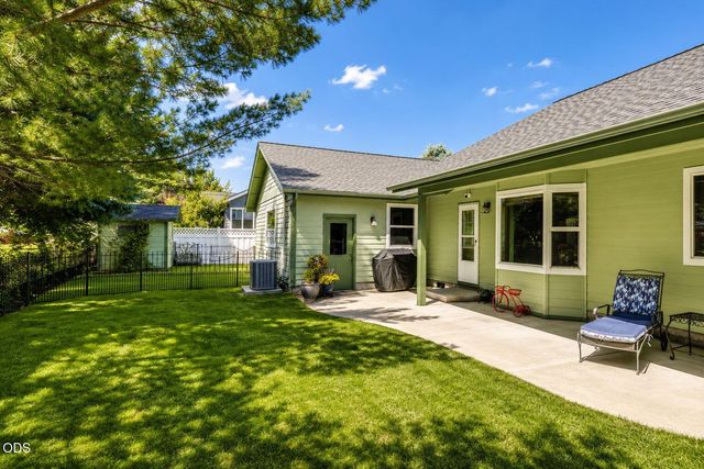 3350 NE Stonebrook Loop, Bend, OR 97701