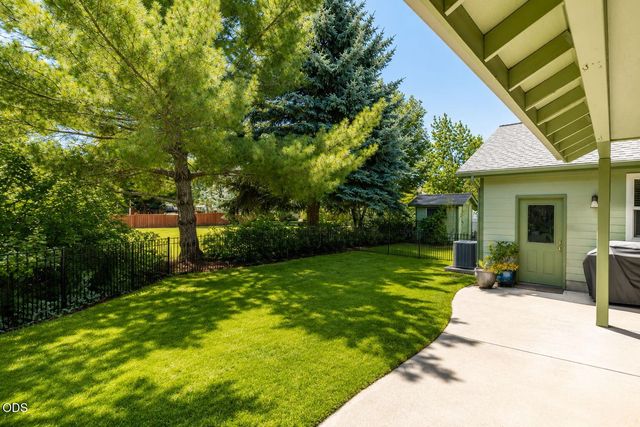 3350 NE Stonebrook Loop, Bend, OR 97701