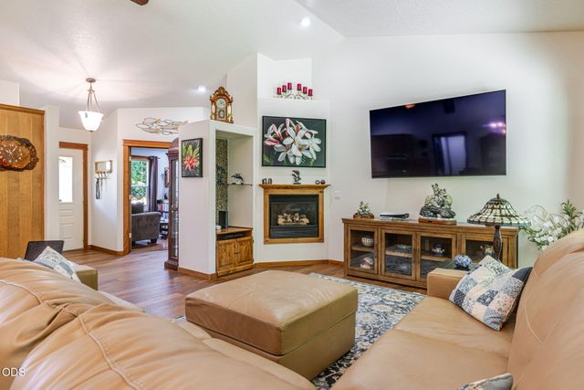 3350 NE Stonebrook Loop, Bend, OR 97701