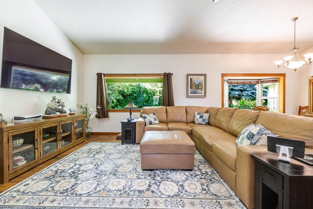 3350 NE Stonebrook Loop, Bend, OR 97701