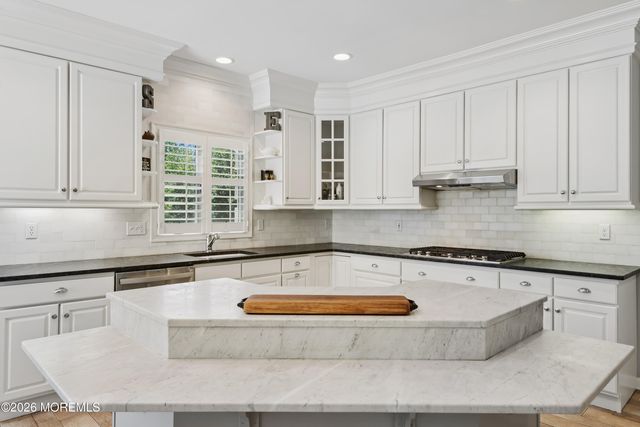 1 Cherokee Court, Morganville, NJ 07751