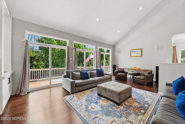 1 Cherokee Court, Morganville, NJ 07751