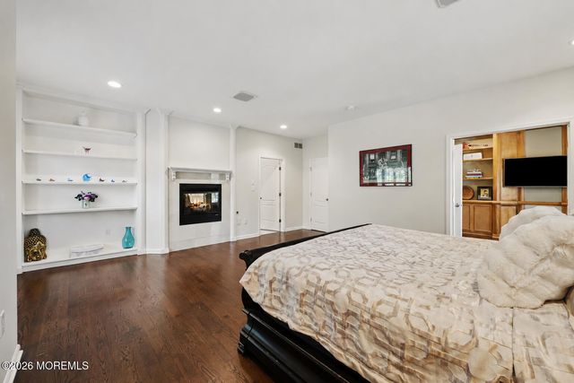 1 Cherokee Court, Morganville, NJ 07751