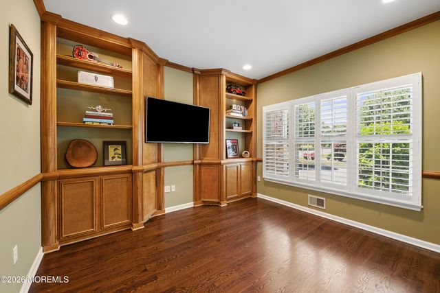 1 Cherokee Court, Morganville, NJ 07751